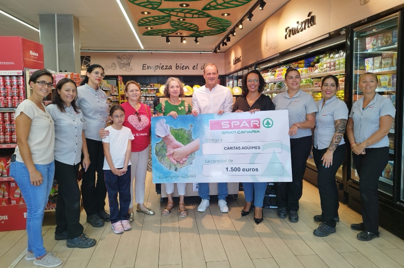 Las pulseras solidarias de La Vará recaudan 1.500 euros para Cáritas de Agüimes