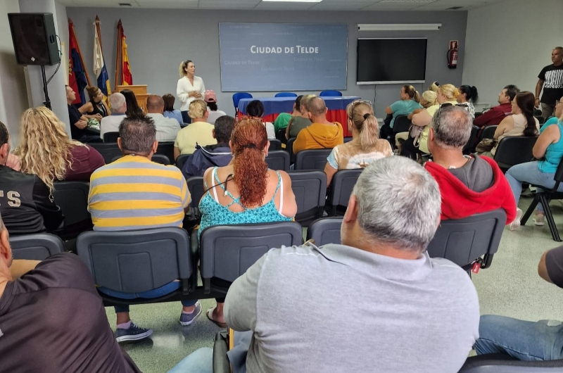 Desarrollo Local recibe a 52 nuevos parados de larga duración que se incorporarán a las concejalías de Medioambiente y Playas
