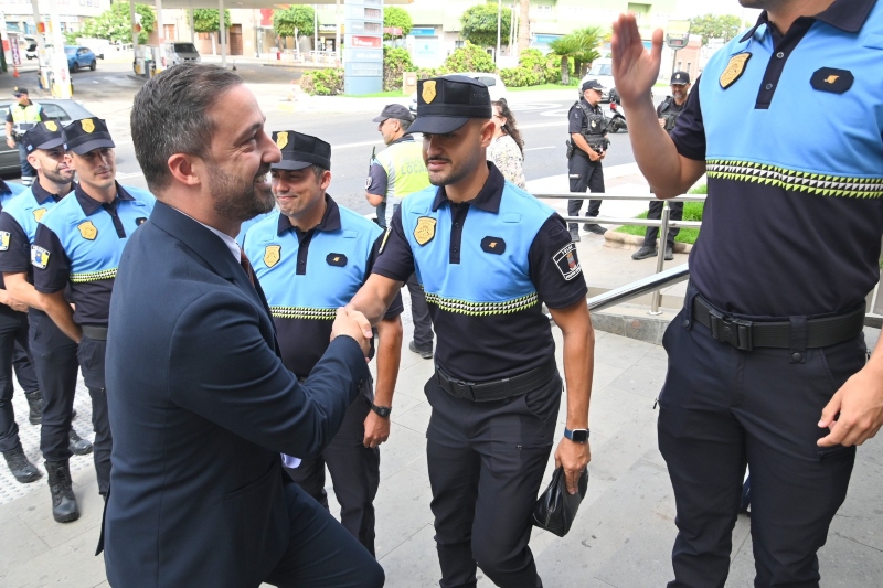 El Alcalde de Telde expone su propósito de regular las condecoraciones y distinciones de la Policía Local