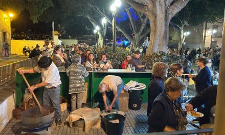  San Lorenzo celebra la Noche de los Finaos con centenares de asistentes en una noche de tradición y recuerdo