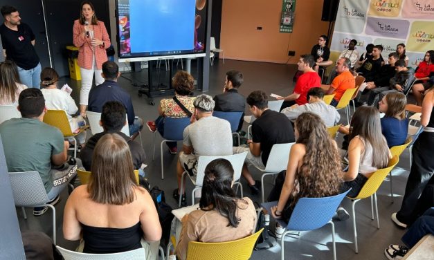 Juventud analiza el impacto digital de las redes sociales con alumnado de 15 centros escolares de Las Palmas de GC