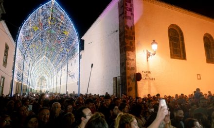 La Laguna se ilumina ante más de 11.000 personas para dar la bienvenida a la Navidad