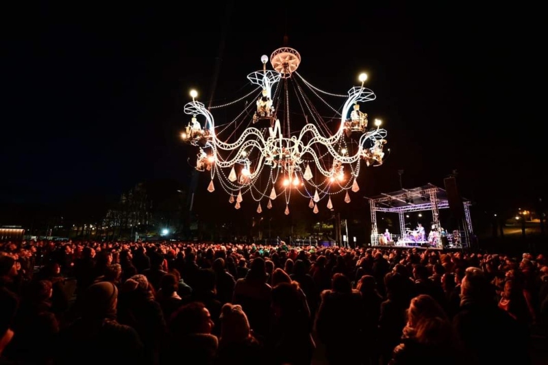 La Laguna se convierte en un salón de baile parisino en la Noche en Blanco con el espectáculo internacional ‘Cristal Palace’