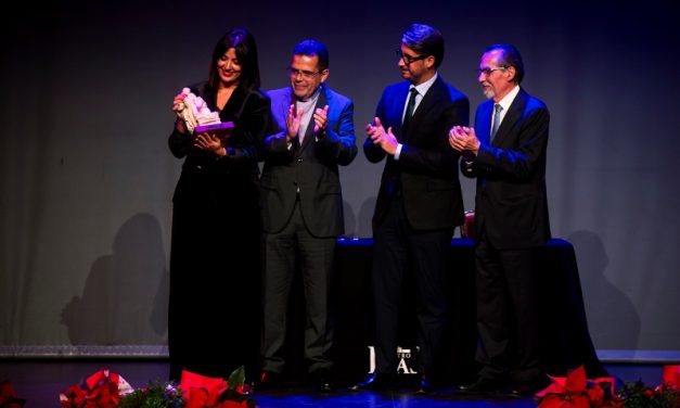 Yaiza López Landi realza las tradiciones más laguneras en un emotivo pregón navideño dedicado a las raíces canarias 