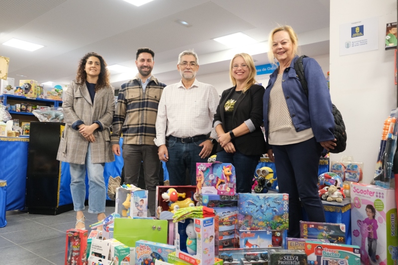 El Ayuntamiento de Las Palmas entrega a la Casa de Galicia los juguetes recogidos en los cinco distritos