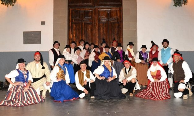 La plaza de San Juan acoge el tradicional recital navideño de la agrupación musical Tajea y Torna