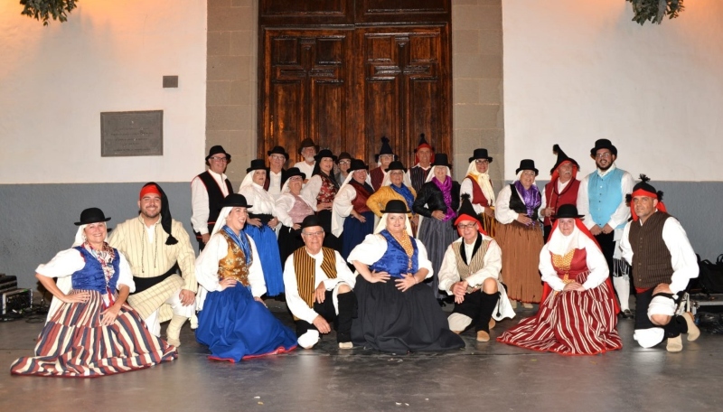 La plaza de San Juan acoge el tradicional recital navideño de la agrupación musical Tajea y Torna