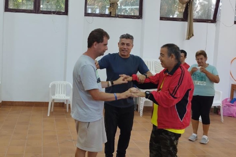 Los usuarios del Centro Ocupacional ofrecen un espectáculo de danza en el Teatro Cruce de Culturas