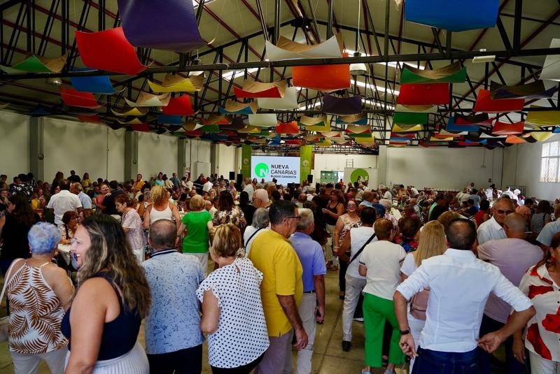 Un grupo de militantes de la Asamblea Local de Nueva Canarias en Santa Lucía   se manifiesta