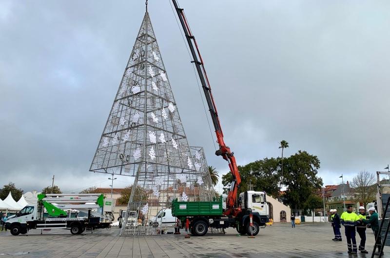 La Laguna avanza los trabajos de desmontaje del alumbrado navideño