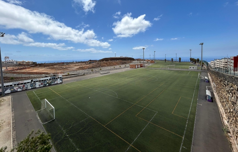 La Laguna impulsará la mejora de siete campos de fútbol municipales con la sustitución del césped artificial