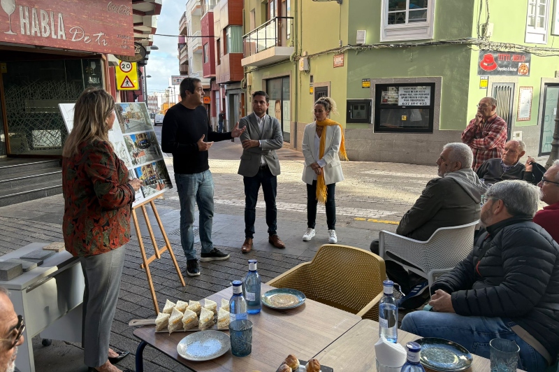 Telde explica a vecinos y empresarios de San Gregorio el proyecto para el desarrollo de la calle Cervantes