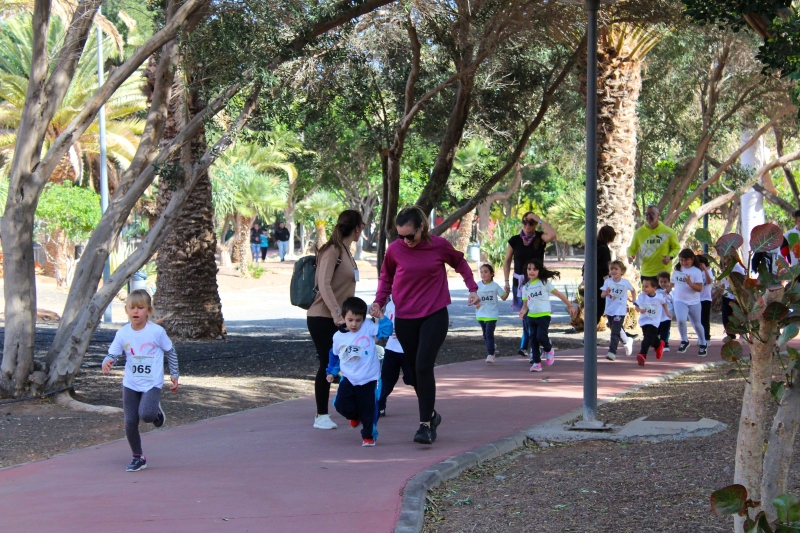 Cerca de 200 alumnos de la isla celebran el Día Escolar de la Paz en Agüimes con una carrera solidaria