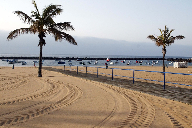 Santa Cruz adjudica los trabajos para mejorar la accesibilidad de la playa de Las Teresitas