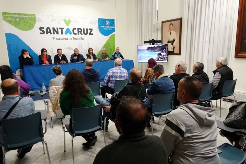 Santa Cruz refuerza su compromiso con el Rastro y estudiará más ubicaciones alternativas