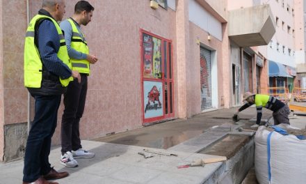 El Ayuntamiento de Las Palmas  repavimenta más de 120 metros de acera en el barrio de El Pilar