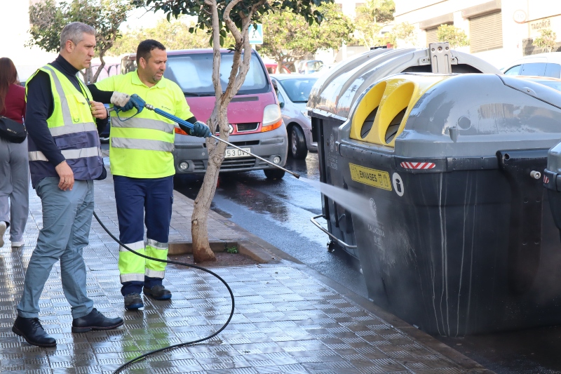 La Laguna lleva a cabo un operativo especial de limpieza en el barrio de La Candelaria