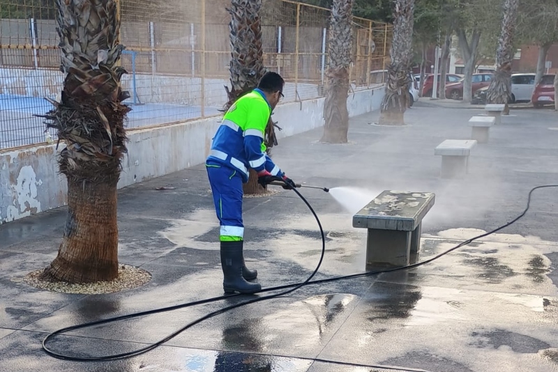 Eucaliptos I (Telde) acoge su primera jornada intensiva de limpieza viaria 