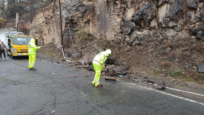 A pesar de las advertencias de los vecinos al ayuntamiento de Valsequillo y al Cabildo, han ocurrido peligrosos desprendimientos en zona de El Lomito, del Valle de San Roque