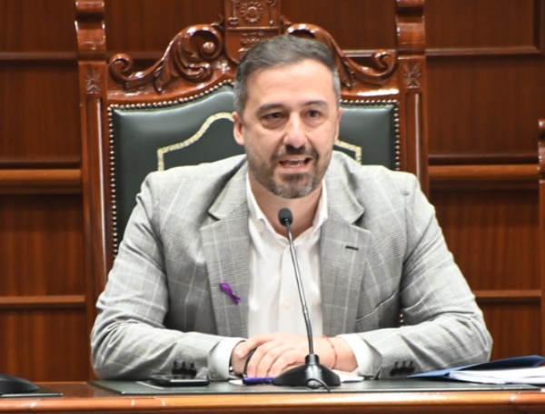 El Alcalde de Telde explica por quincuagésima vez a la concejala de Vox el problema del suministro de agua en La Solana y Valle Casares