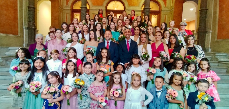 Santa Cruz recibe a las aspirantes a Reinas, Maga y Mago de las Fiestas de Mayo 2025