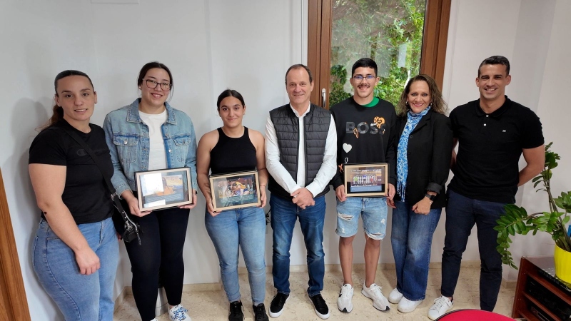 El alcalde de Aguimes recibe a las ganadoras del campeonato juvenil de selecciones insulares de lucha canaria