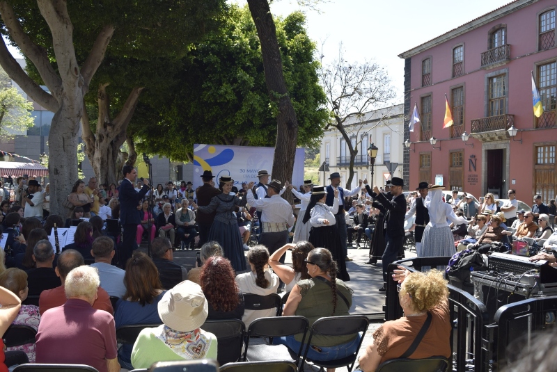 La danza, el folklore y los deportes autóctonos protagonizan el Día de Canarias en La Laguna