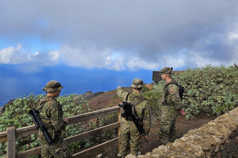 El Grupo Táctico ‘Canarias’ despliega en la isla de El Hierro para colaborar con la protección del territorio y su población
