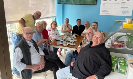 Tertuliando desde la Resistencia: Entre cafés, sarcasmos y el eterno circo del PP de Telde