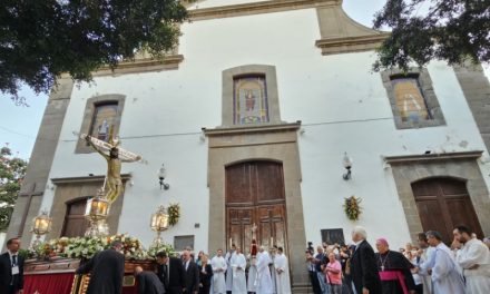 El Santo Cristo de Telde procesiona por las calles de  San Gregorio