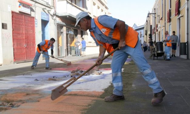 La Laguna activa un dispositivo especial de limpieza para dejar la ciudad impecable tras el Corpus
