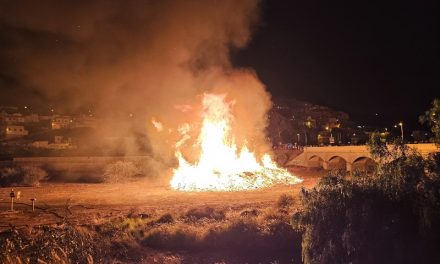La UD Telde enciende la tradicional hoguera de San Juan
