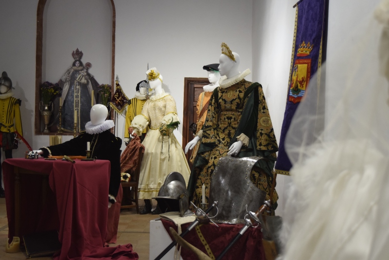 La ermita de San Miguel de La Laguna reúne tradición y arte en una exposición temporal de las libreas de Tenerife