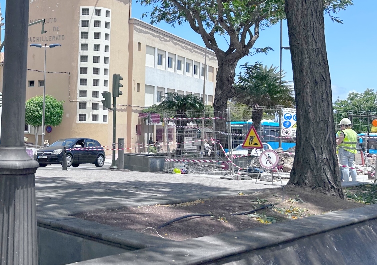 ¿Que esconde la misteriosa obra que se ejecuta en la Rambla de la Avenida del Cabildo en Telde?