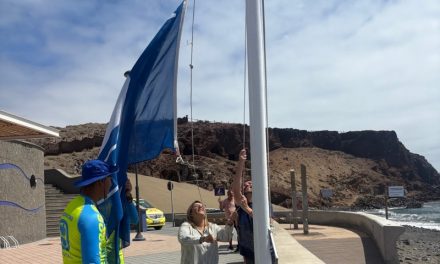 La Playa del Burrero renueva su Bandera Azul por octavo año consecutivo