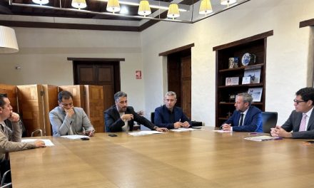 La Laguna y Aena diseñan acciones para atender las peticiones de los vecinos del entorno del Aeropuerto de Tenerife Norte