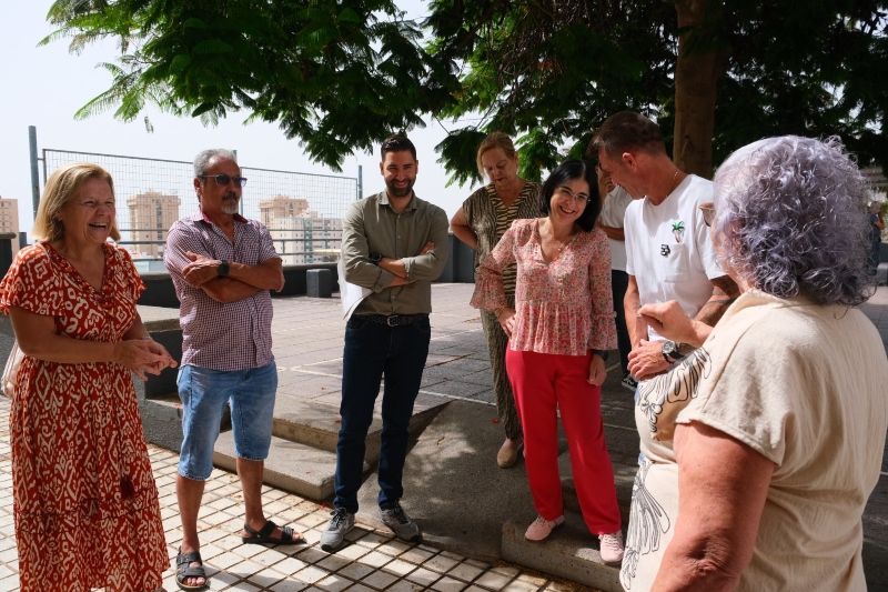 La alcaldesa  de Las Palmas recorre San José junto a los vecinos  para comprobar los avances en el barrio