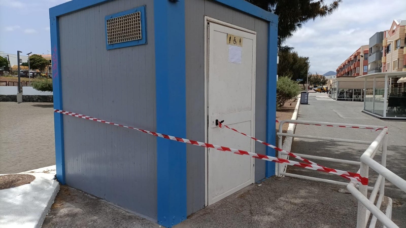 El vandalismo deja  fuera de servicio el aseo de la playa de La Garita hasta el lunes