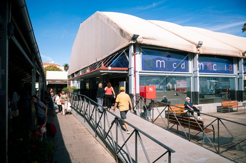 El Ayuntamiento de La Laguna mejora la accesibilidad de su Mercado Municipal