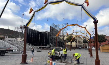 La Laguna avanza el montaje del escenario principal de las Fiestas del Cristo 2025