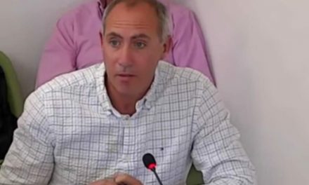 El PSOE echa a Víctor Navarro a los leones