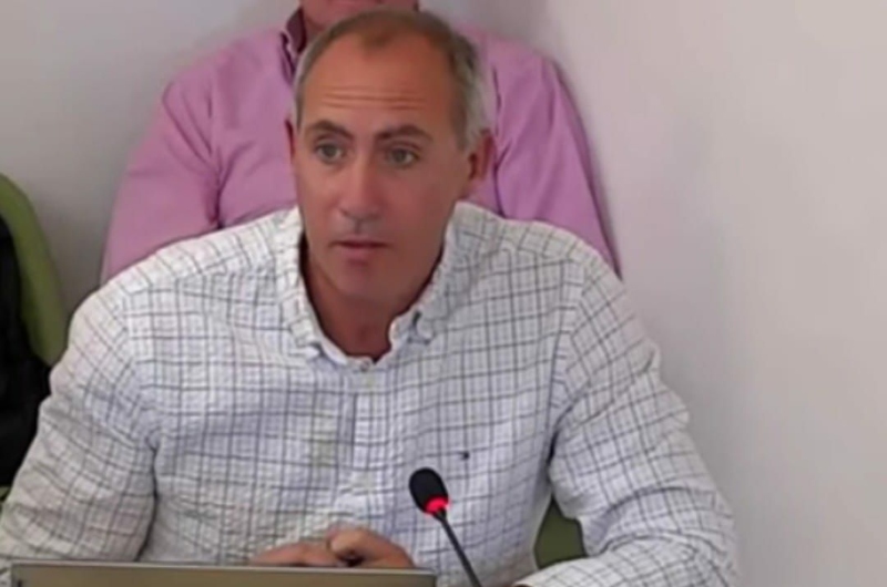 El PSOE echa a Víctor Navarro a los leones