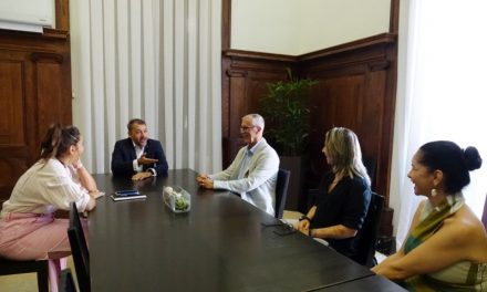 Santa Cruz recibe la visita oficial de la nueva coordinadora provincial de Cruz Roja