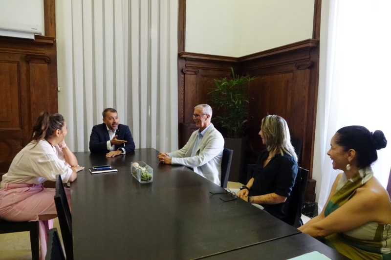 Santa Cruz recibe la visita oficial de la nueva coordinadora provincial de Cruz Roja