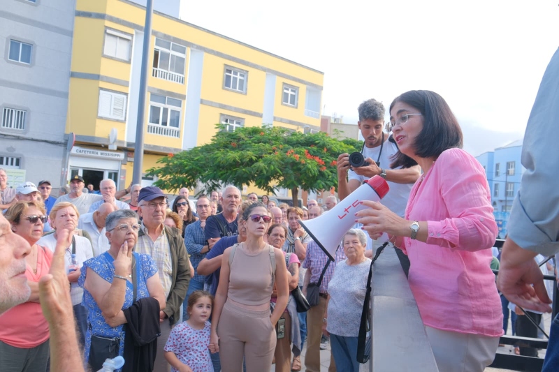 Darias asegura durante el encuentro con vecinos de Las Torres que las casas se mantendrán como están