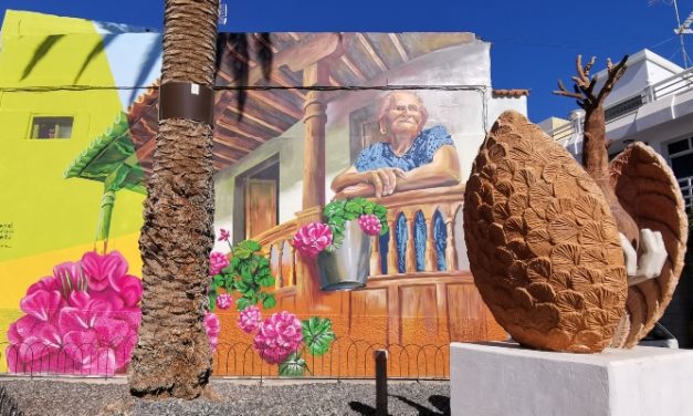 El casco  de Agüimes luce un nuevo mural en homenaje al patrimonio histórico y a la vecina Carmen Tarajano