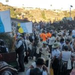 Miles de personas evocan el camino del millo en la 48ª Traída del Gofio y del Agua