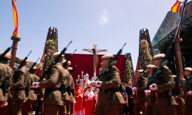 Las Fiestas del Cristo de La Laguna viven su día grande con el retorno de la imagen al Real Santuario