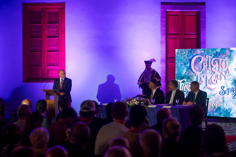 El C.B. Canarias La Laguna Tenerife reafirma su vinculación con el patrimonio de la ciudad en la lectura del pregón de las fiestas del Cristo