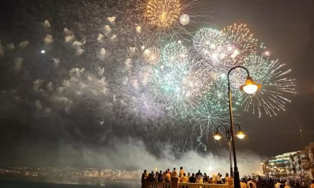 Espectaculares fuegos artificiales de Melenara en sus fiestas